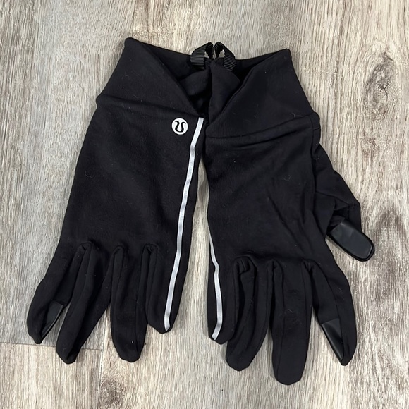 NWOT. LULULEMON gloves - Picture 1 of 5